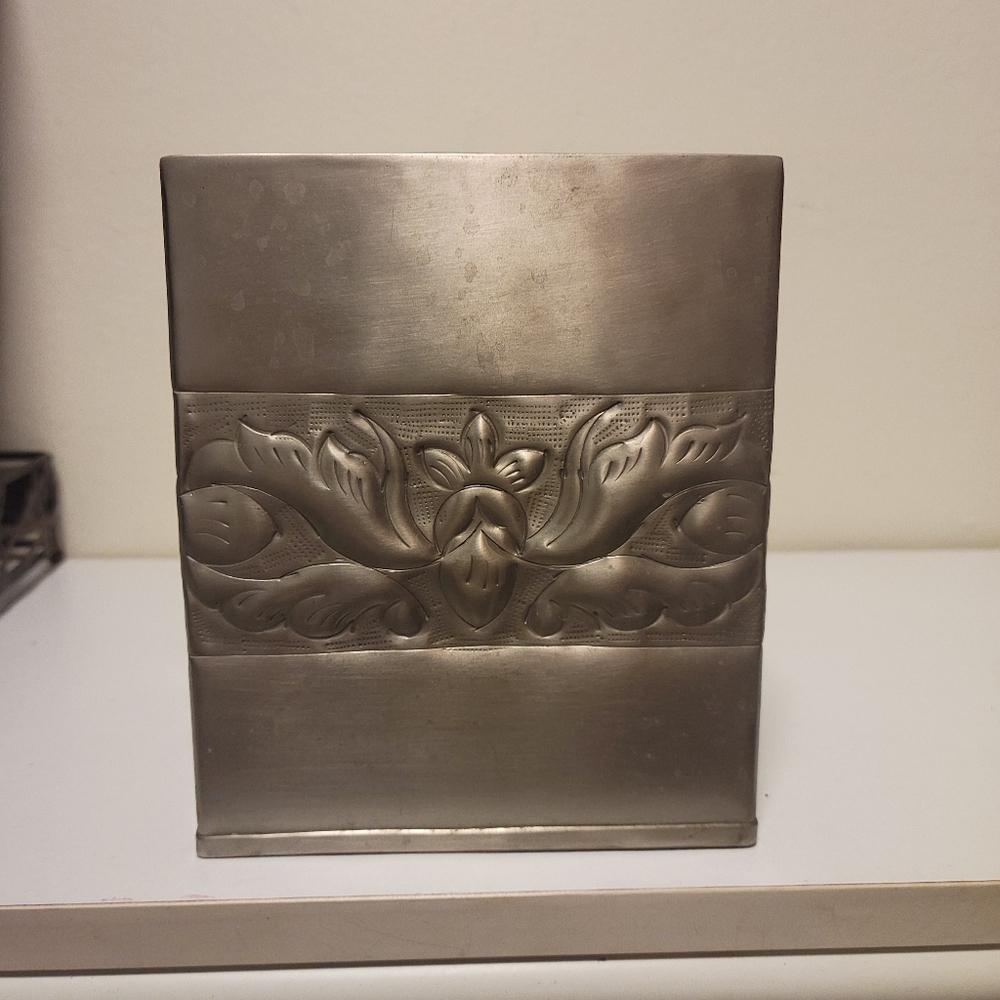 Croscil tissue box cover  61 silver